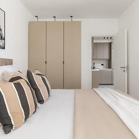 Apartman Boutique Soft Tones With Balcony And Secured Garage