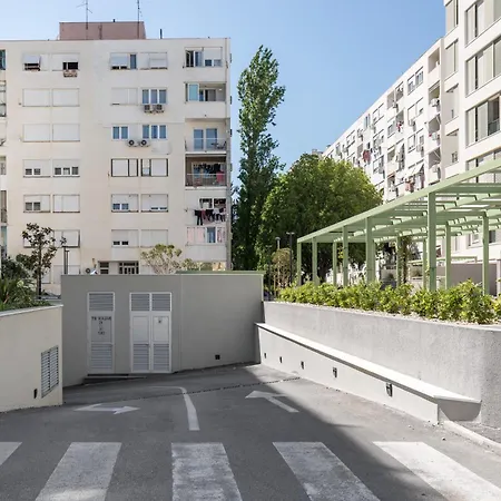 Apartman Boutique Soft Tones With Balcony And Secured Garage