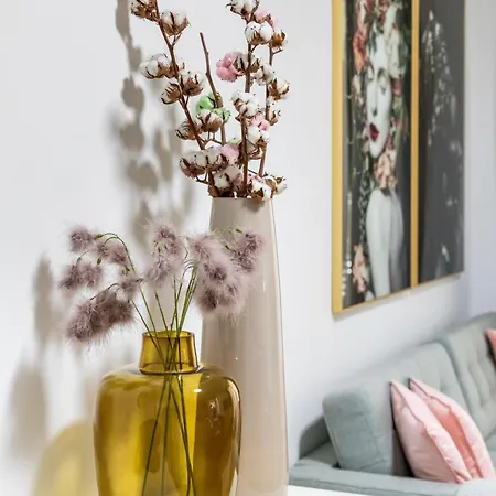 Apartment Boutique Soft Tones With Balcony And Secured Garage *