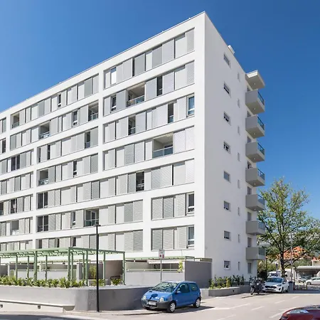 Appartement Boutique Soft Tones With Balcony And Secured Garage