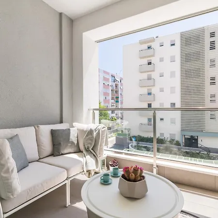 Boutique Soft Tones With Balcony And Secured Garage Apartment