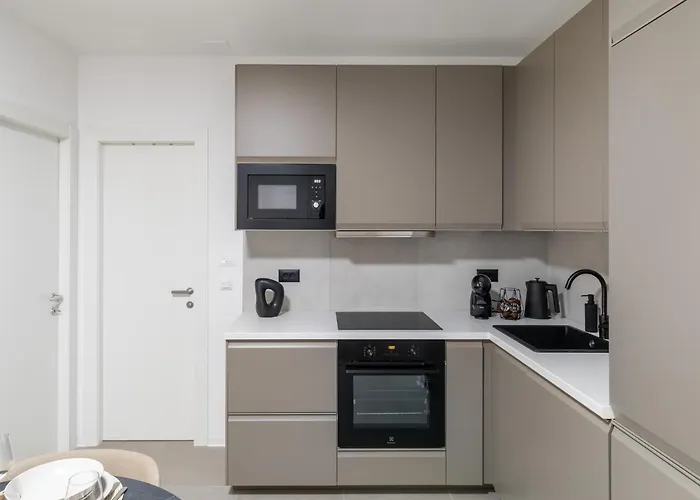 Boutique Soft Tones With Balcony And Secured Garage *