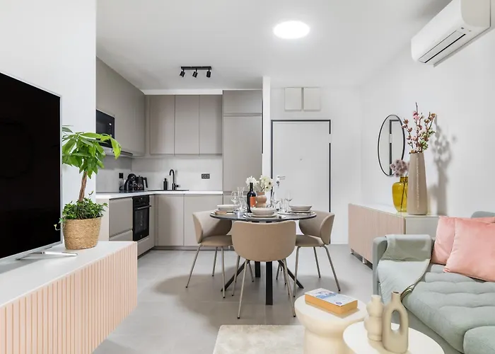 Appartement Boutique Soft Tones With Balcony And Secured Garage