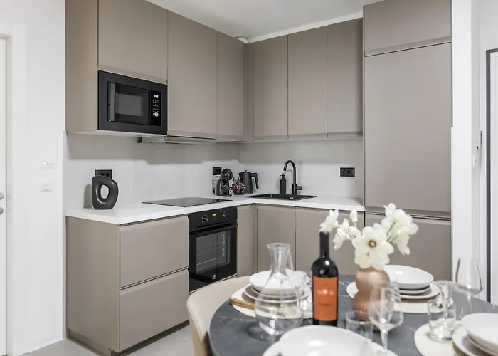 Appartement Boutique Soft Tones With Balcony And Secured Garage Split