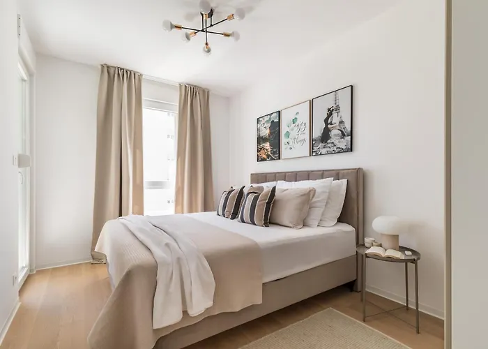 Boutique Soft Tones With Balcony And Secured Garage Appartement *