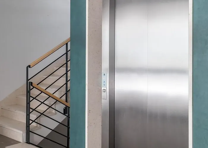 Boutique Soft Tones With Balcony And Secured Garage Appartement