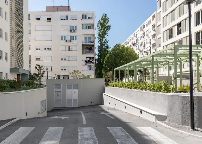 Appartement Boutique Soft Tones With Balcony And Secured Garage